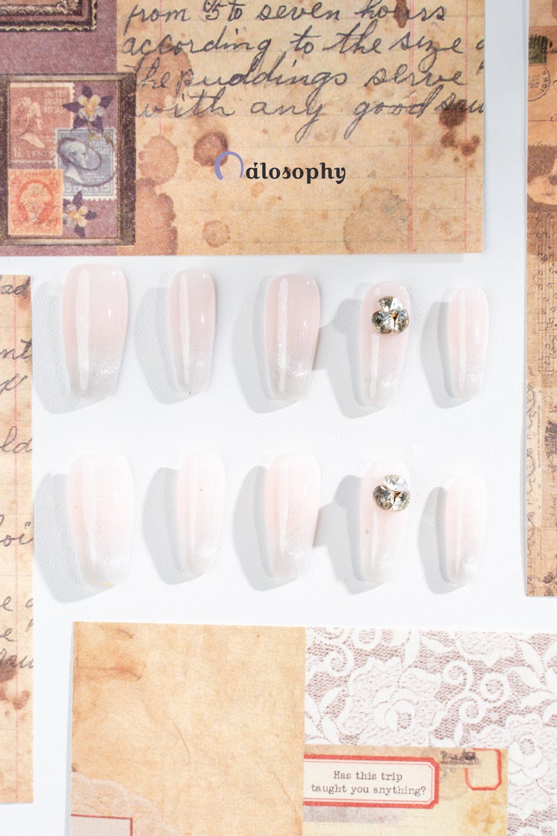 Nailosophy أظافر جيل مضغوطة يدوياً بلون وردي ضوء القمر مع جوهرة قلب | شكل كوفين - Image 2